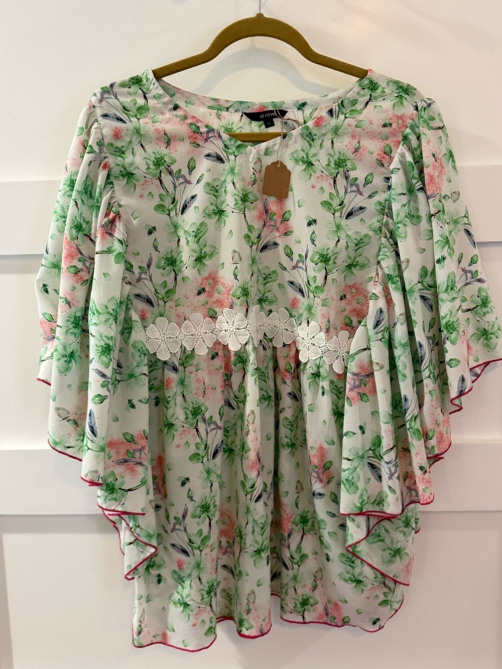 Le Reve Floral Lace Trim Flutter Sleeve Blouse - Green & Pink